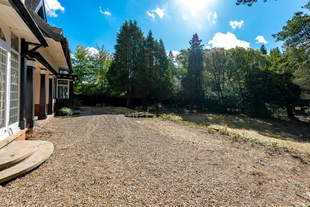 6 bedroom detached house for sale in Bankhall Lane, Hale, WA15